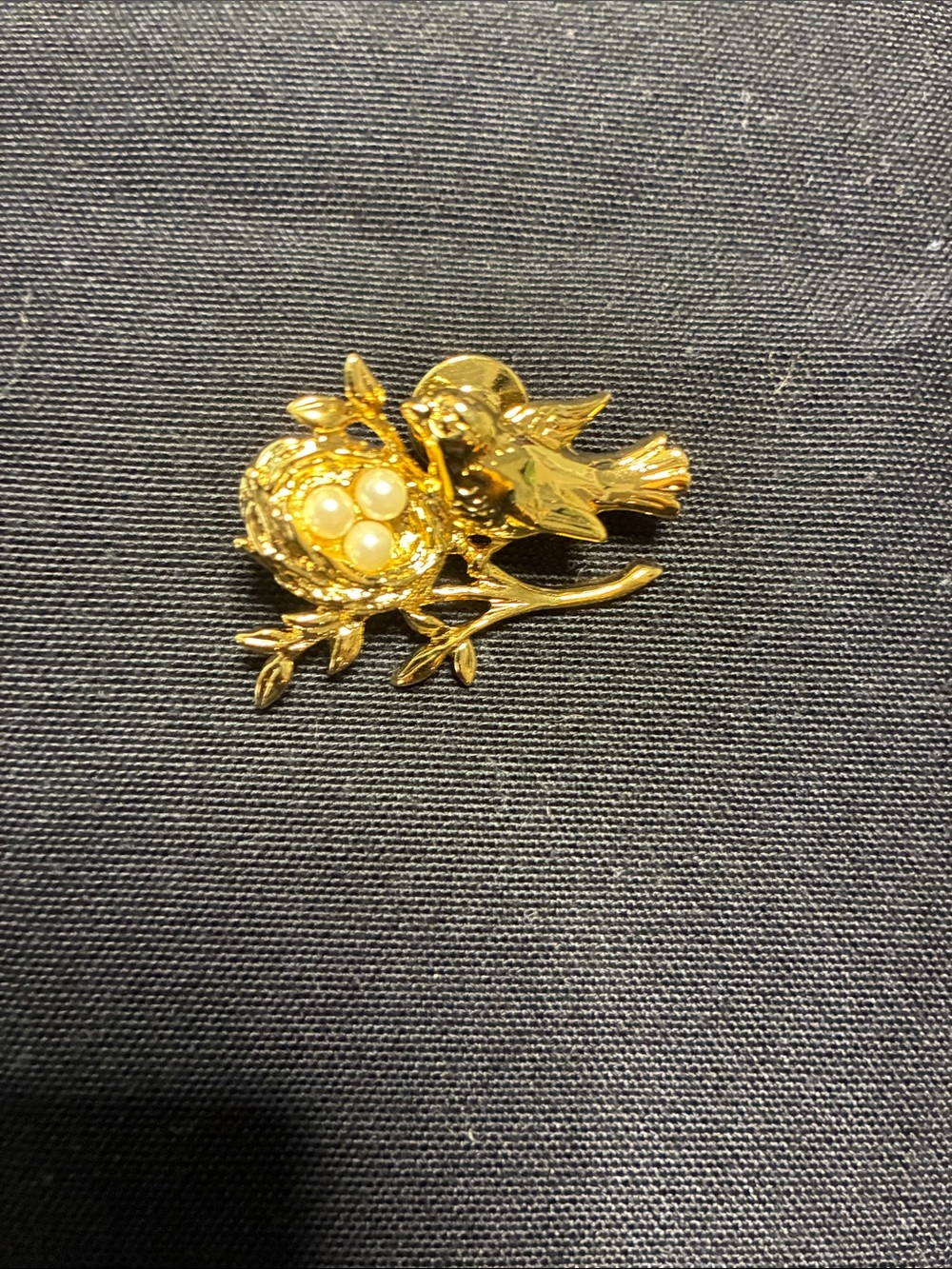 Vintage Avon mothers nest Gold-Tone Bird & Nest Brooch with Pearl Accents